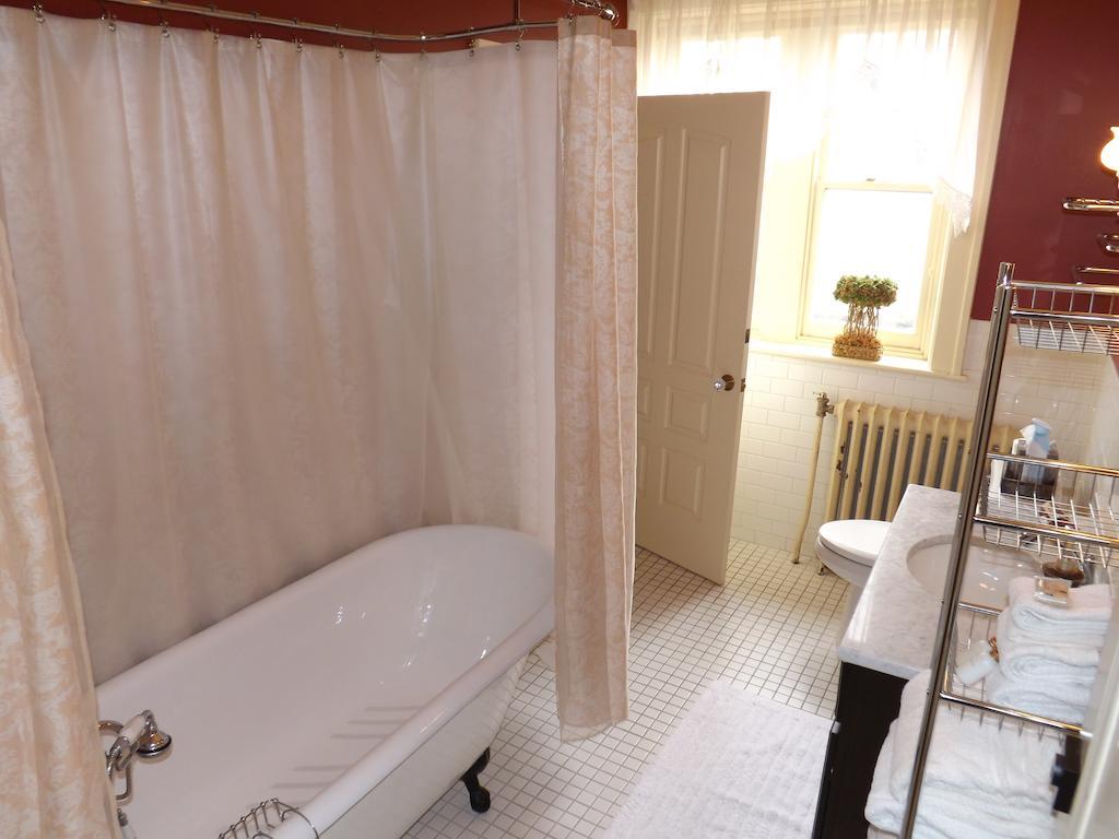 The Patriot House Bed & Breakfast Annville Стая снимка